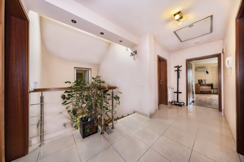 Drumul Taberei Ghencea, vila de vanzare p+1, t= 627mp, d= 30m gradina garaj